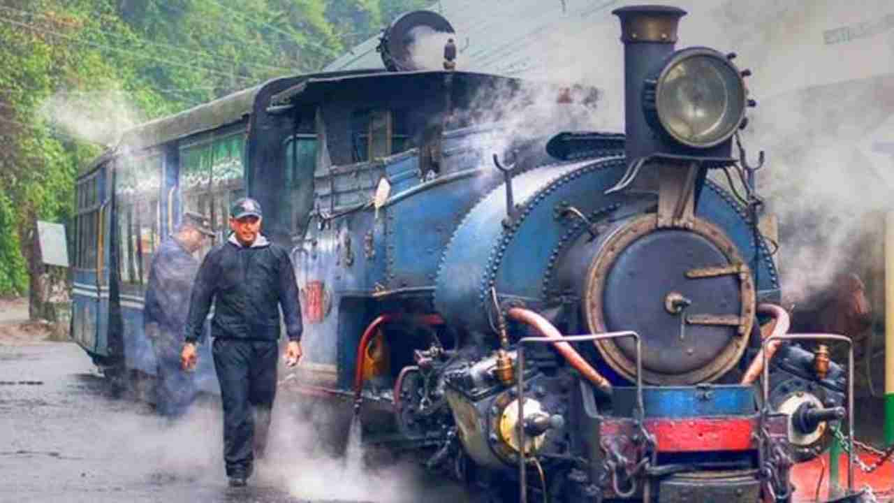 darjeeling toy train