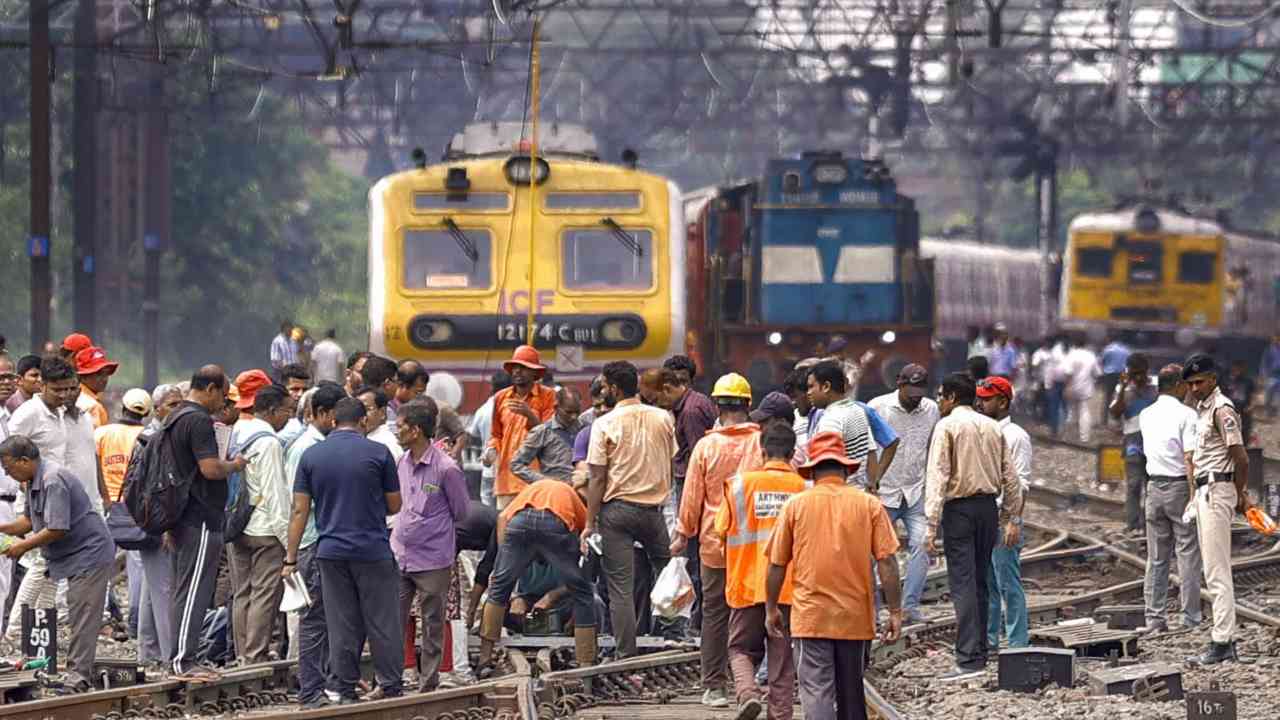 liluah to howrah train route