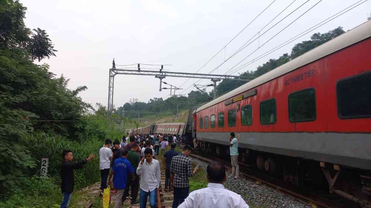 agartala mumbai ltt ac sf express derailed