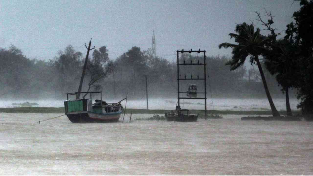 cyclone dana live updates