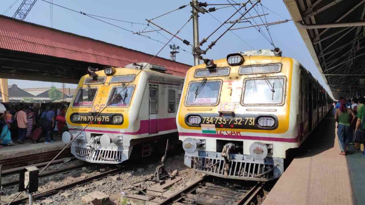 howrah local train