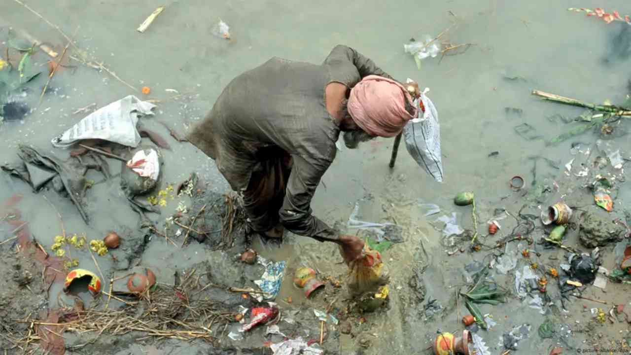 plastic wages in ganges