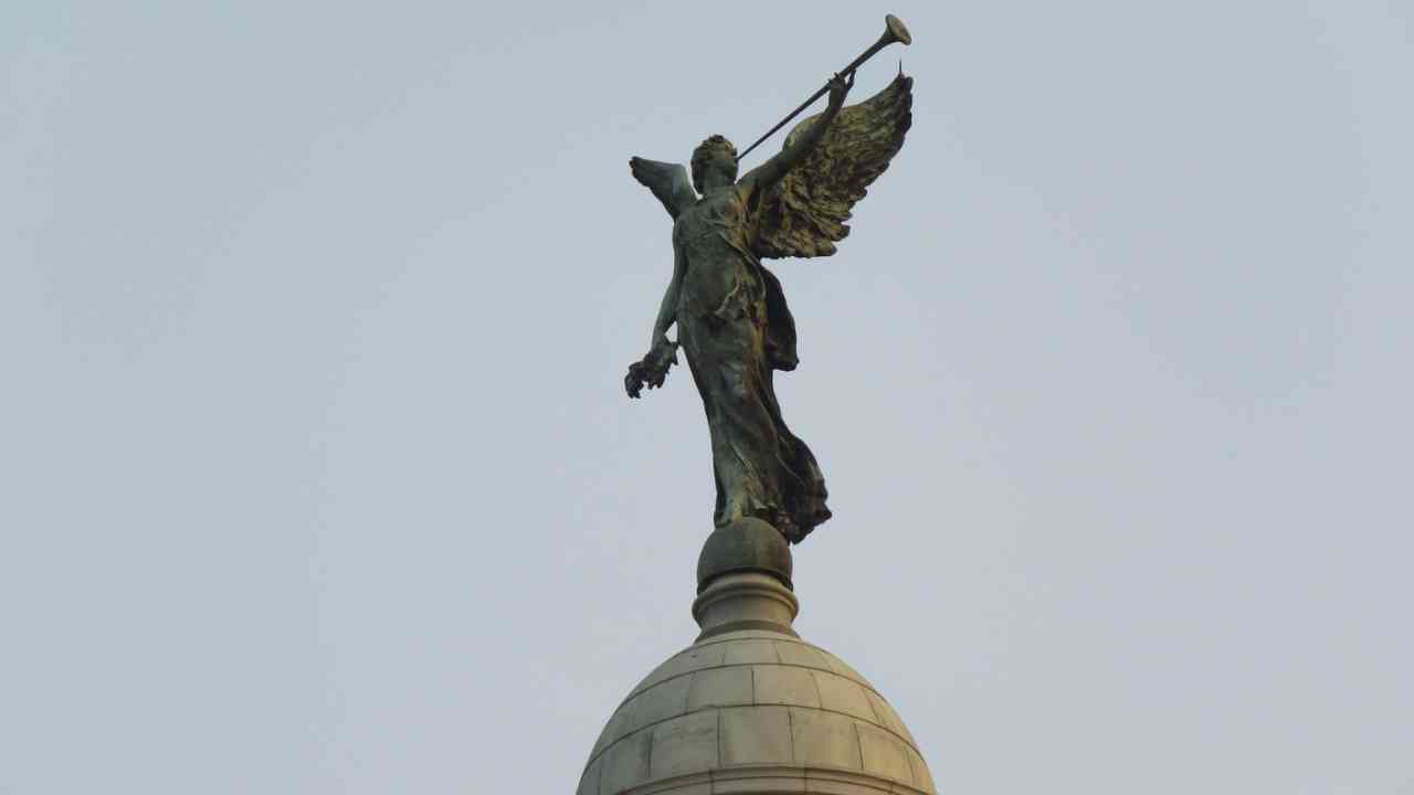 victoria memorial angel