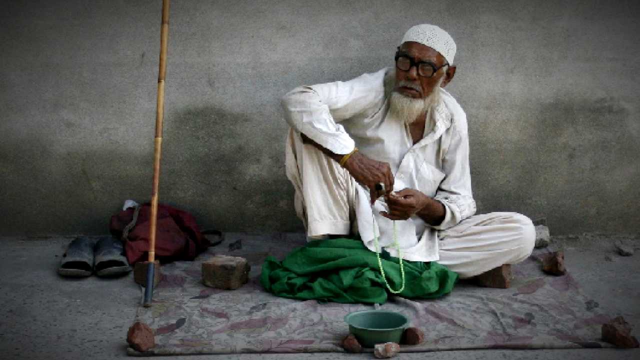 4300 pakistani beggars added in no fly list for saudi arabia