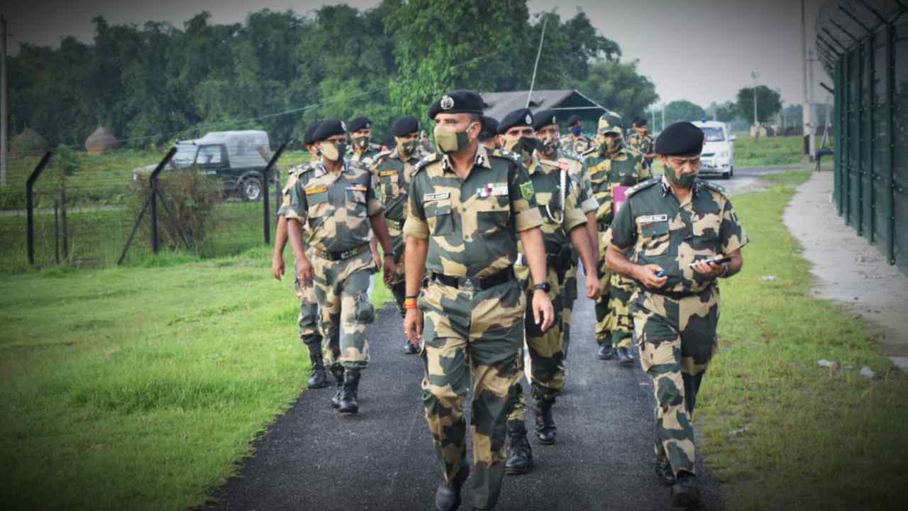 bsf returns indian farmers land which was taken unlawfully by bangladeshi peoples