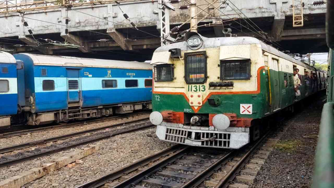 howrah local train