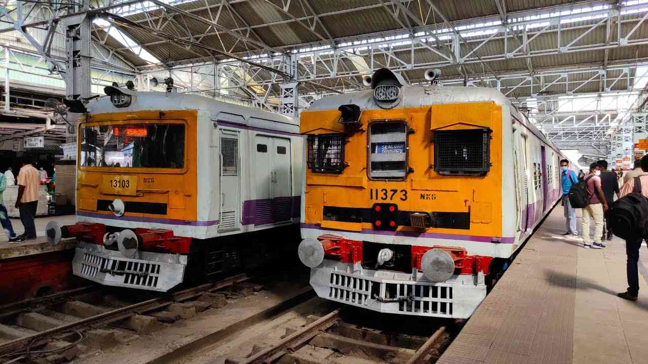 howrah sealdah local train