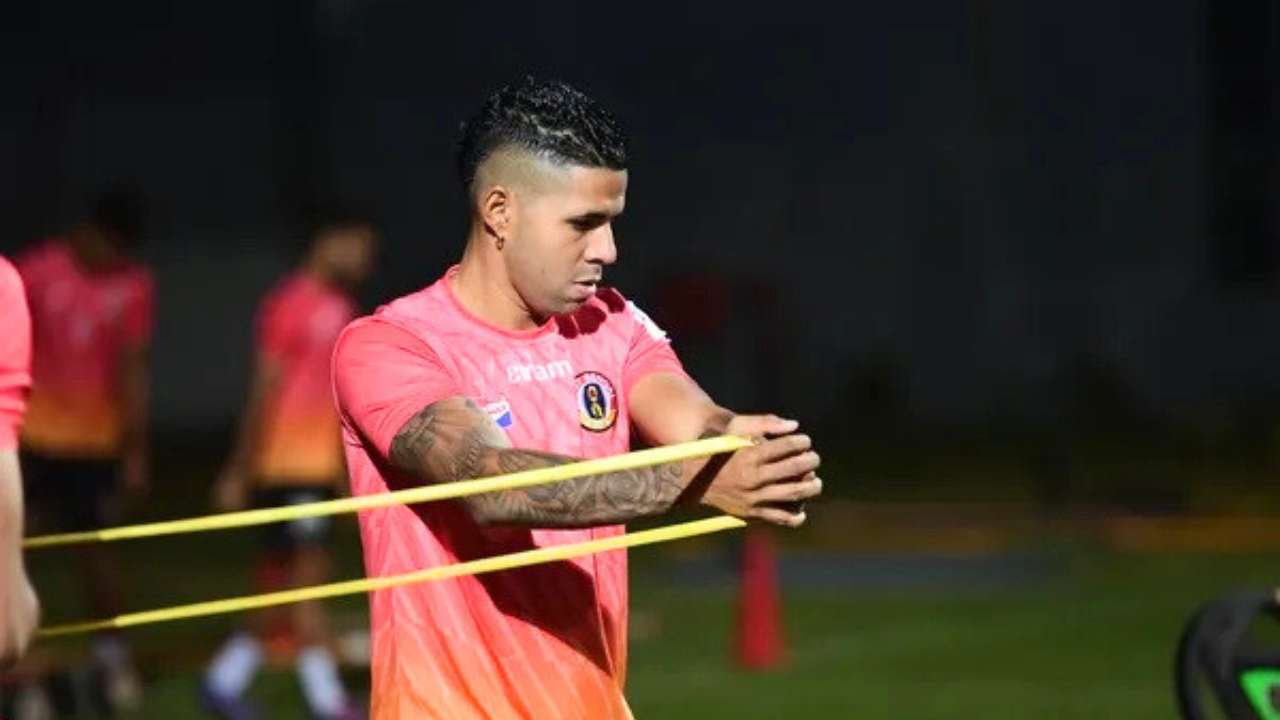 East bengal's new foreigner richard celis praised indian football