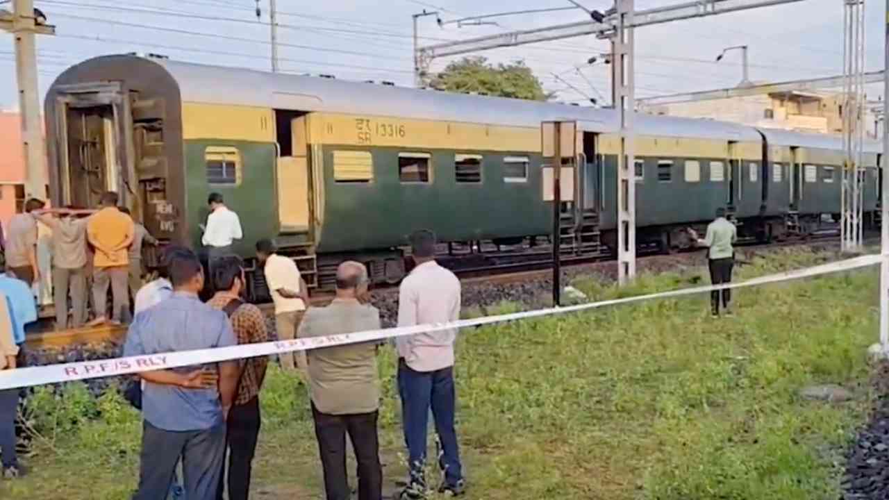 tamil nadu local train derail