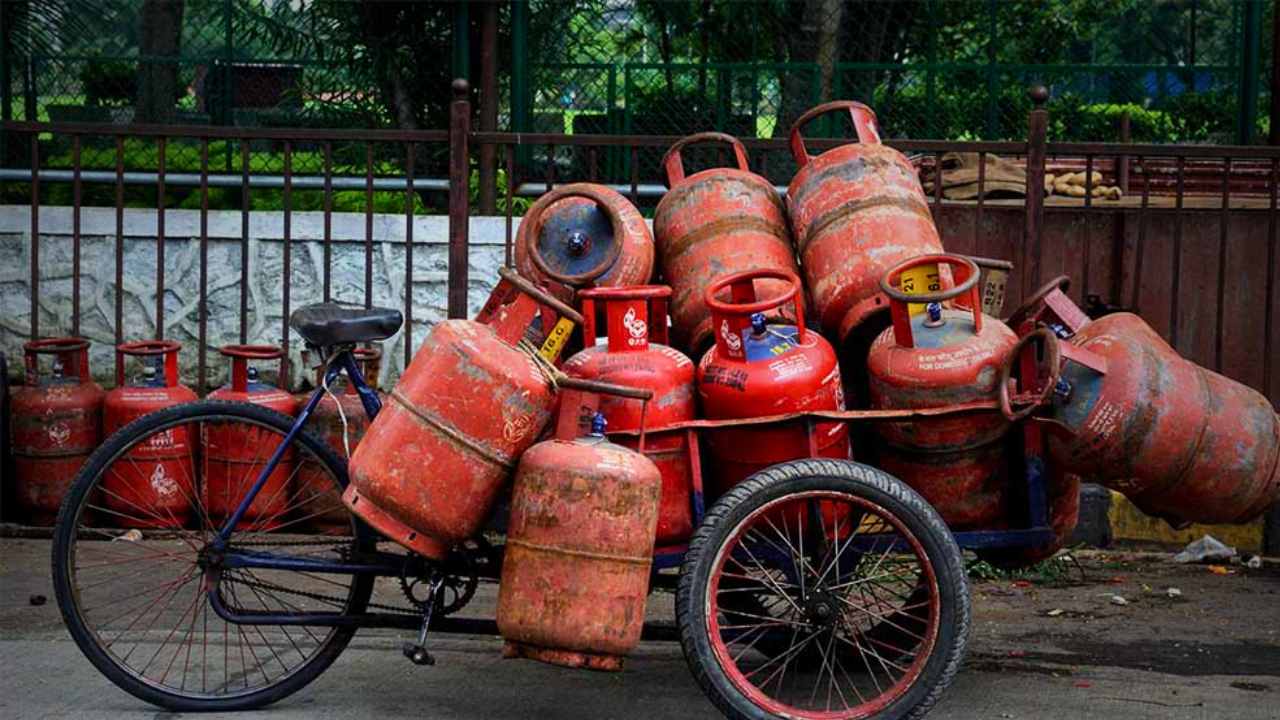 free lpg cylinder under PM Ujjwala Yojana