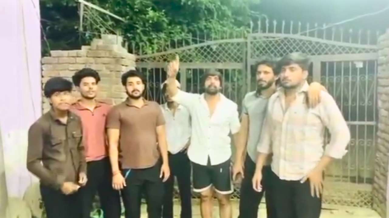 Youth from Ghaziabad, Uttar Pradesh, demand ban on Muslims, viral video