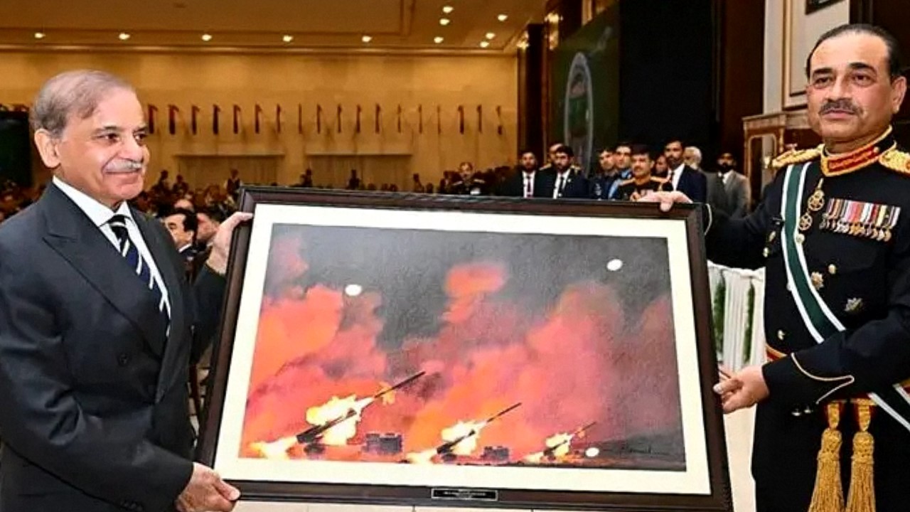 Asim Munir presents fake Operation Bunion photo to Pakistan PM