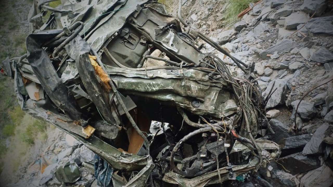 Indian Army truck falls into 700 Ft deep ditch in Jammu And Kashmir 3 soldiers Killed
