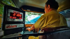 Nadia auto driver wins 1 crore in lottery
