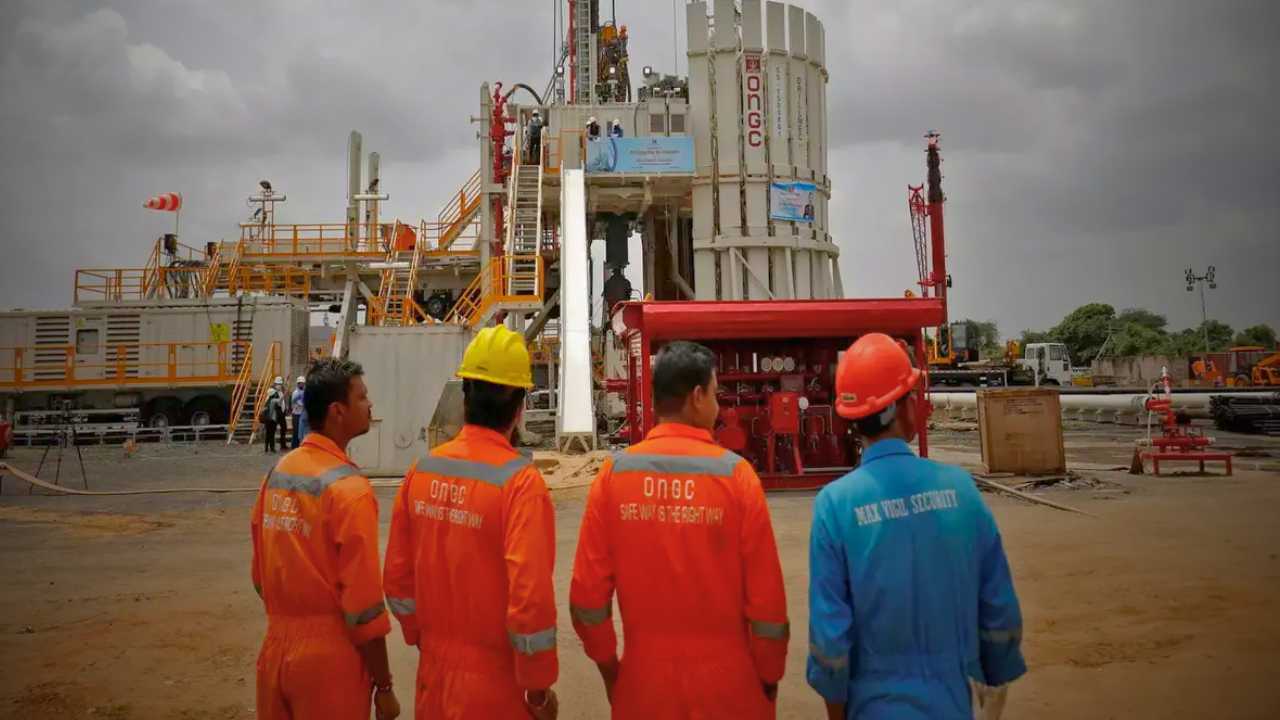 ONGC finds oil and natural gas in Baruipur