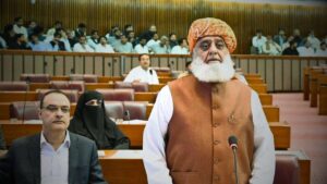 Pakistan Prime Minister flees fearing Indian attack