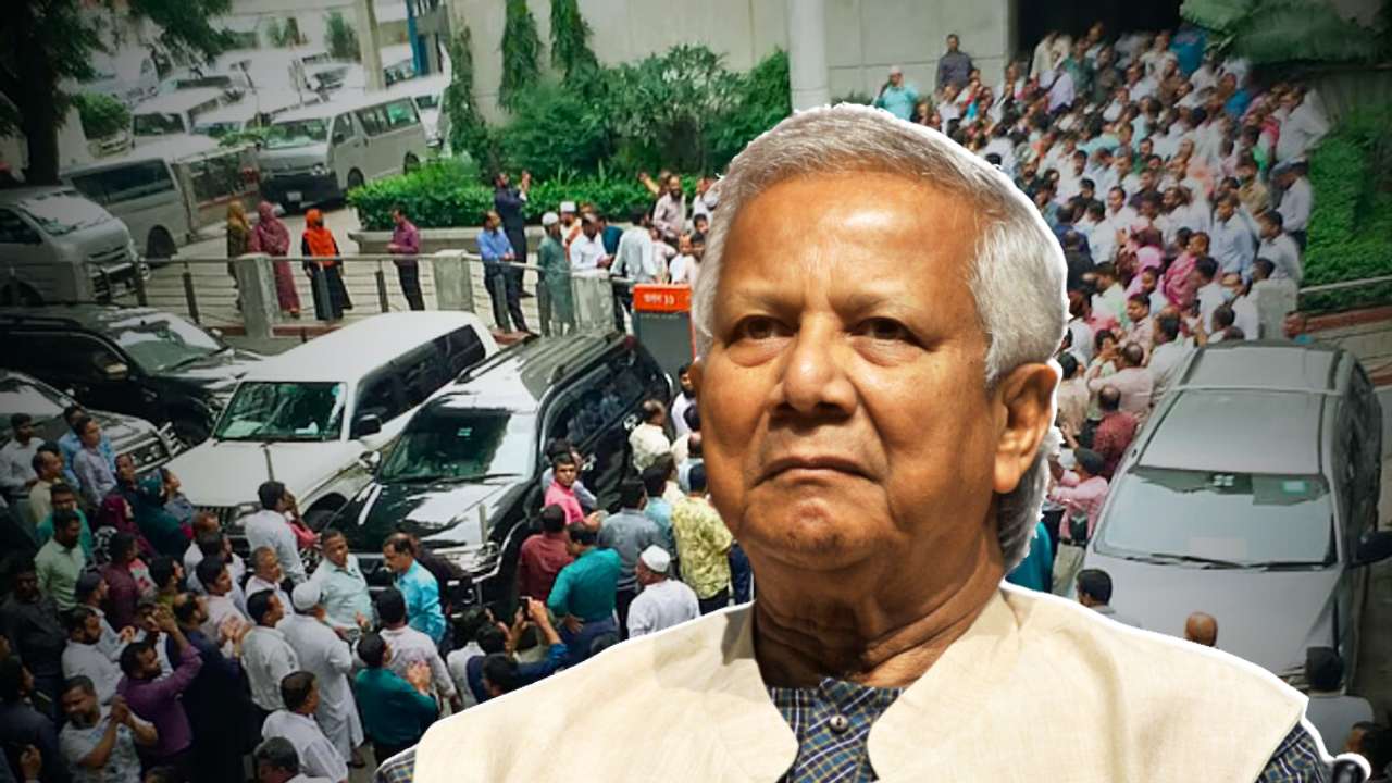 Government workers in Bangladesh protest