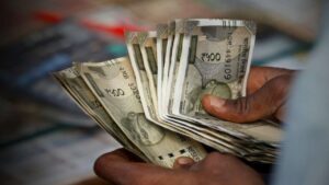 you can earn 17 lakh rupees by saving 333 rupees every day in this Post Office Scheme