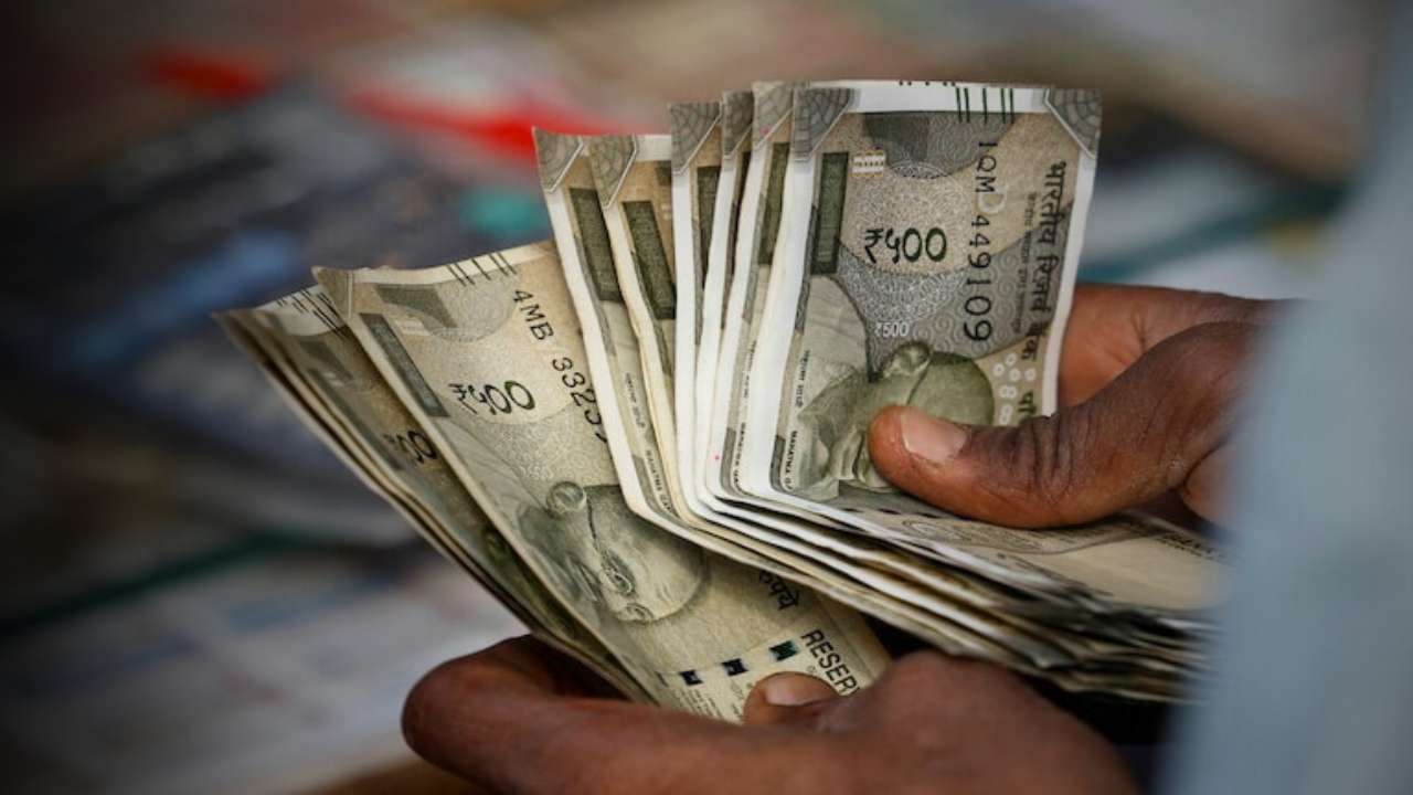 you can earn 17 lakh rupees by saving 333 rupees every day in this Post Office Scheme