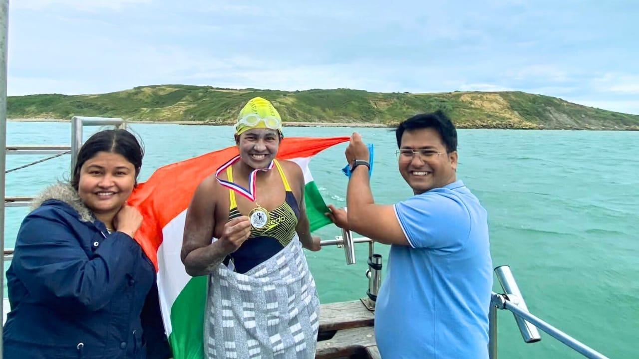 Midnapore girl Afrin Jabi crosses English Channel