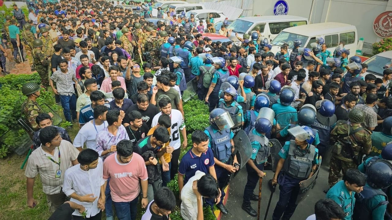 Protest in Bangladesh demand resignation of education advisor
