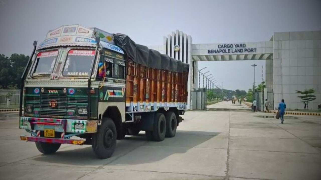 India-Bangladesh Trade imports 15 tons of onions from India through Benapole border