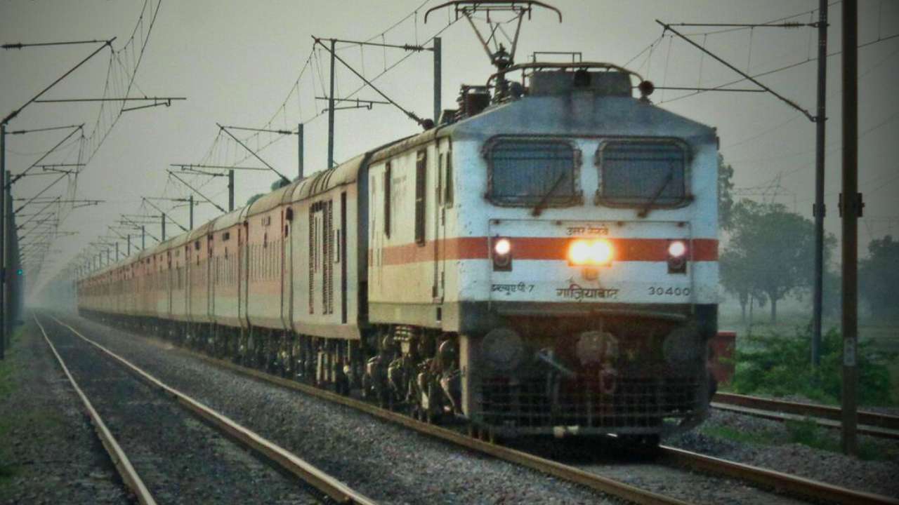 Rajdhani Express stops after loud noise near Garbeta