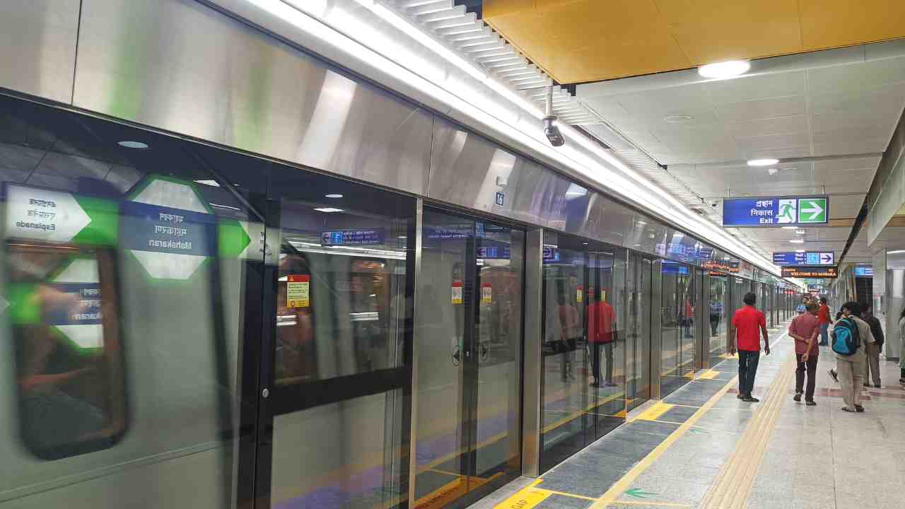 Why metro don't runs in late night