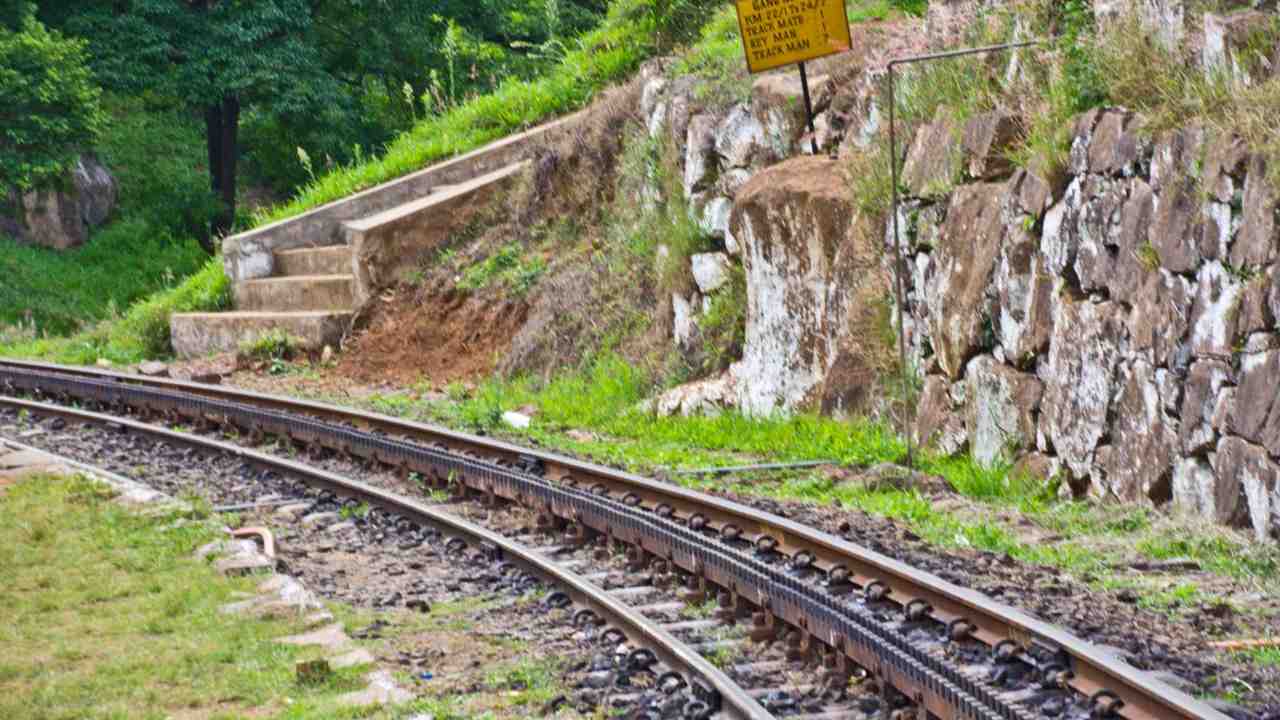 nilgiri mountain railway track chain