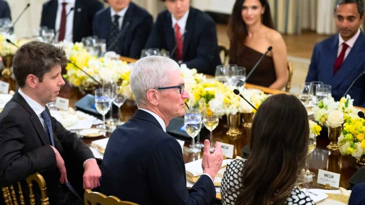 Donald Trump On Tim Cook White House dinner table discussion-bkm