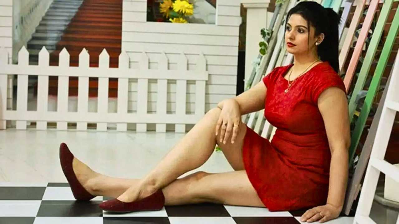 Hasin Jahan Visited Congress office West Bengal