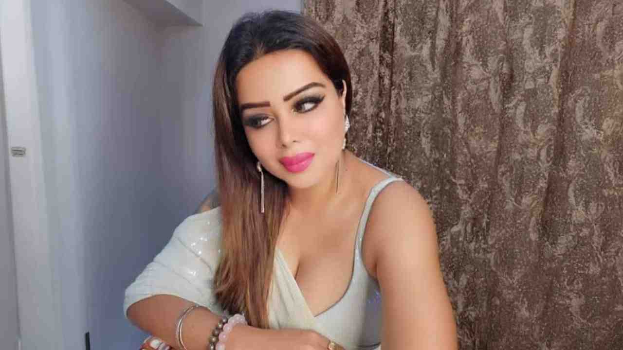 anushka manimohan das