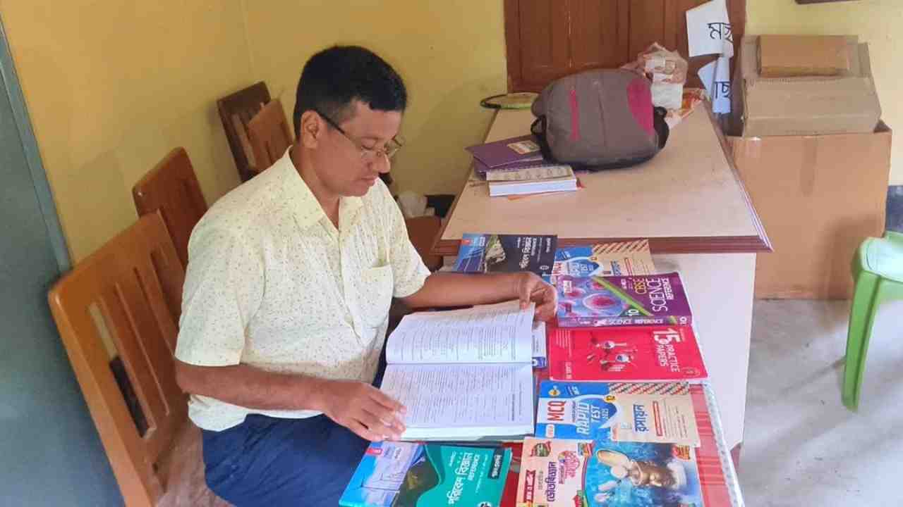 kharagpur iit pass teacher sudip chakraborty