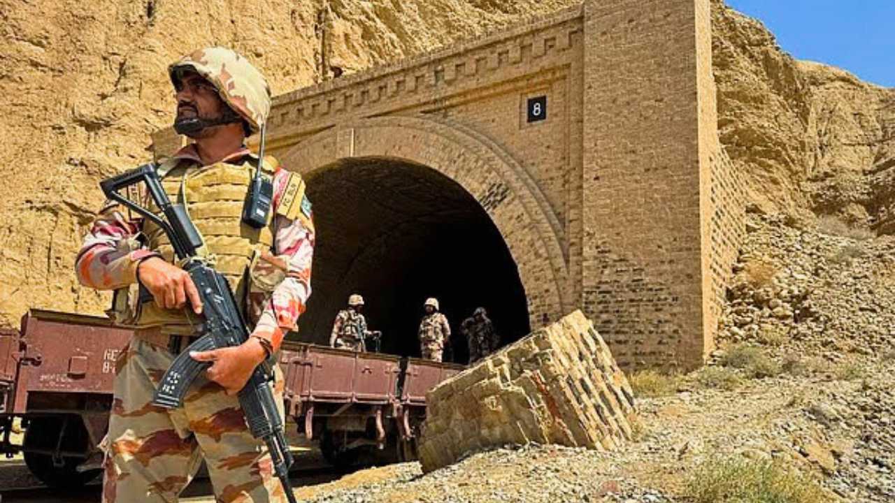 Attack On Pakistan Army near Afghan border 11 killed