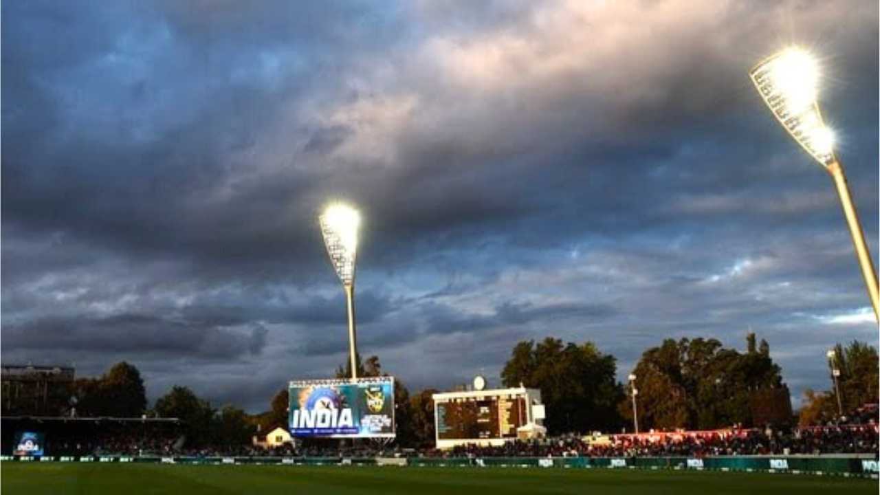 India Vs Australia Match small rain delay