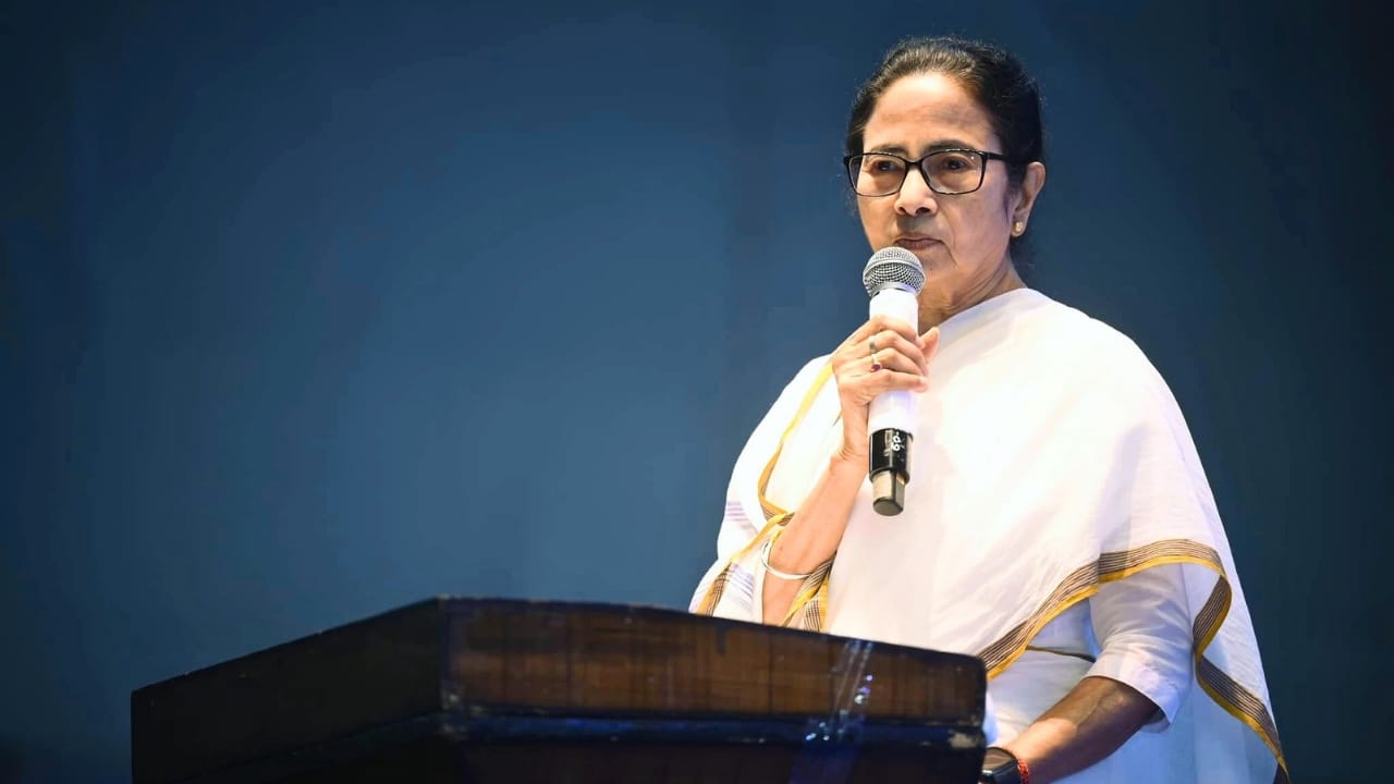 Mamata Banerjee Announced 10,000 rupees For ICDS and ASHA workers