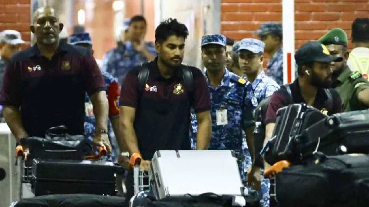 Protests Against Bangladesh Cricketers at Dhaka airport