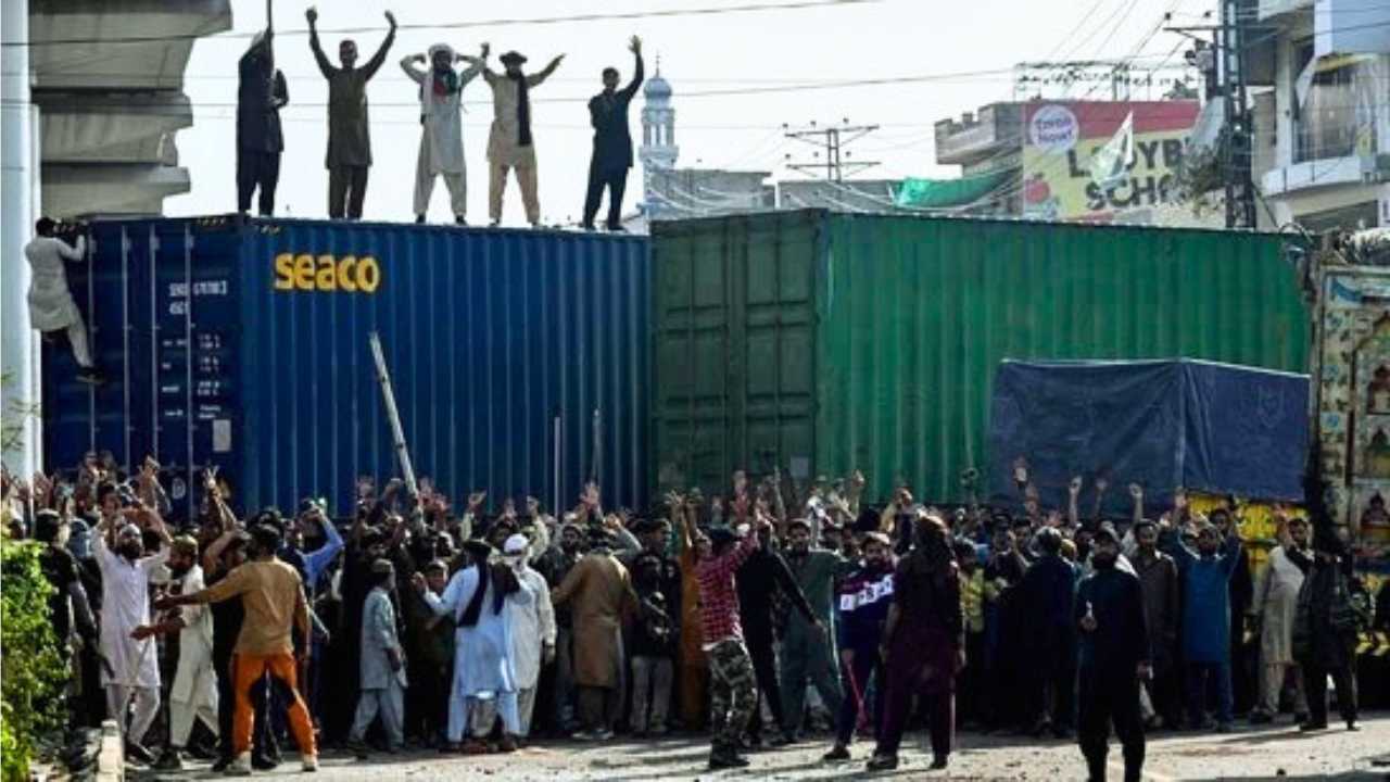 TLP Protest In Pakistan suspended internet implements 144 section