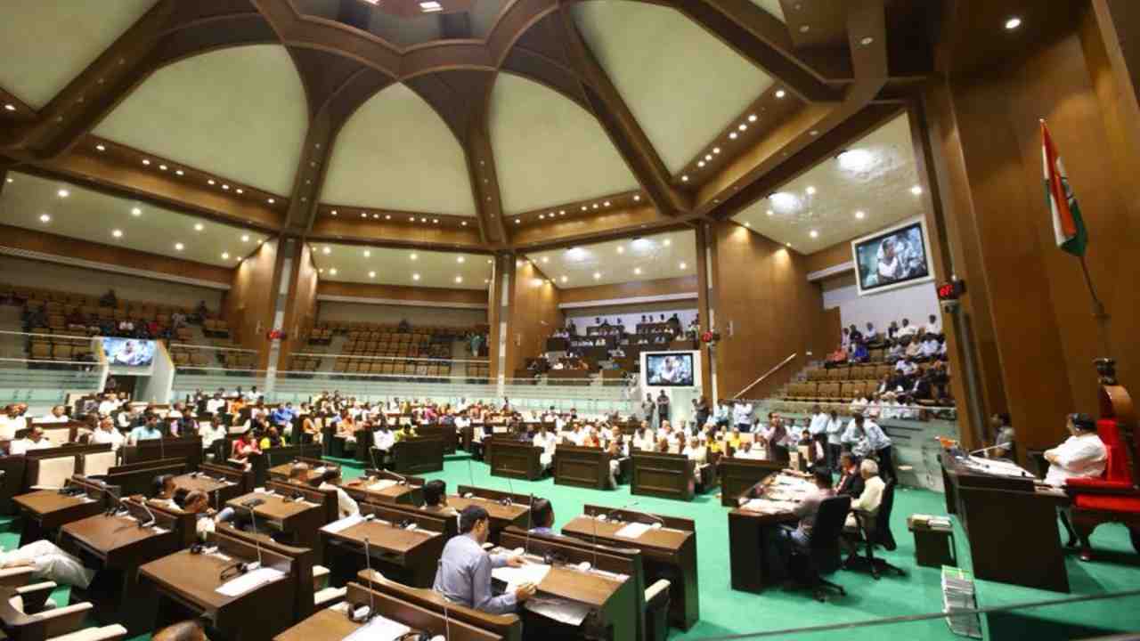 gujarat cabinet resign