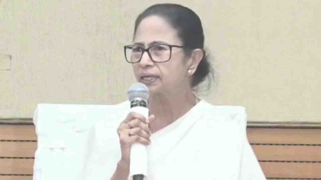 mamata banerjee at uttar kanya