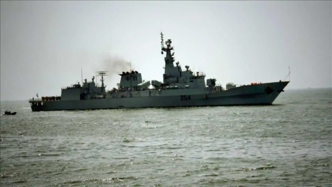 Pakistani Naval Ship In Bangladesh and Pak nevi chief meets head of Bangladesh Navy