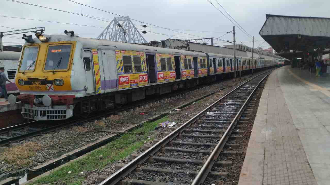 howrah local train