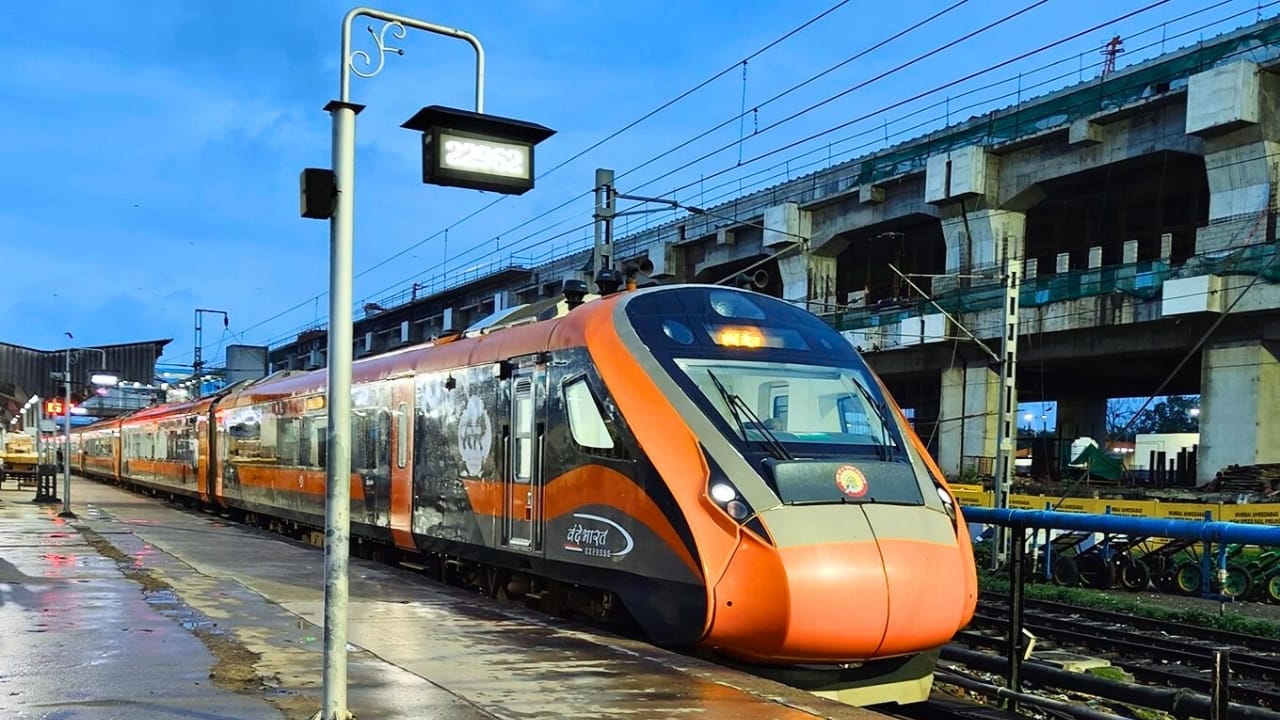 Vande Bharat Express For Purulia-Anand vihar