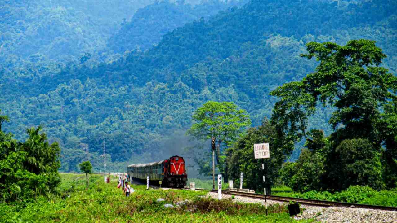 Kolkata-Dibrugarh Train