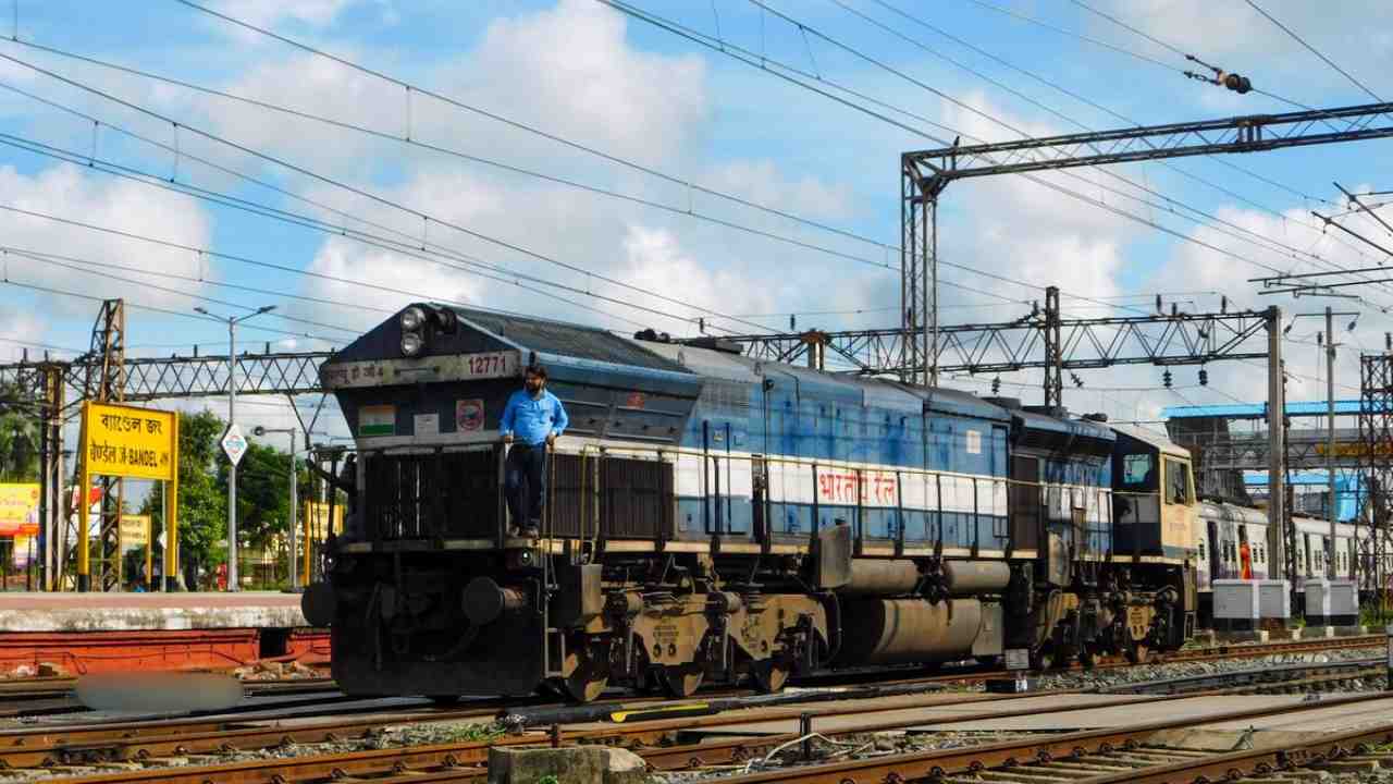 Bandel-Delhi train