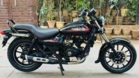 Bajaj Avenger 220 Street