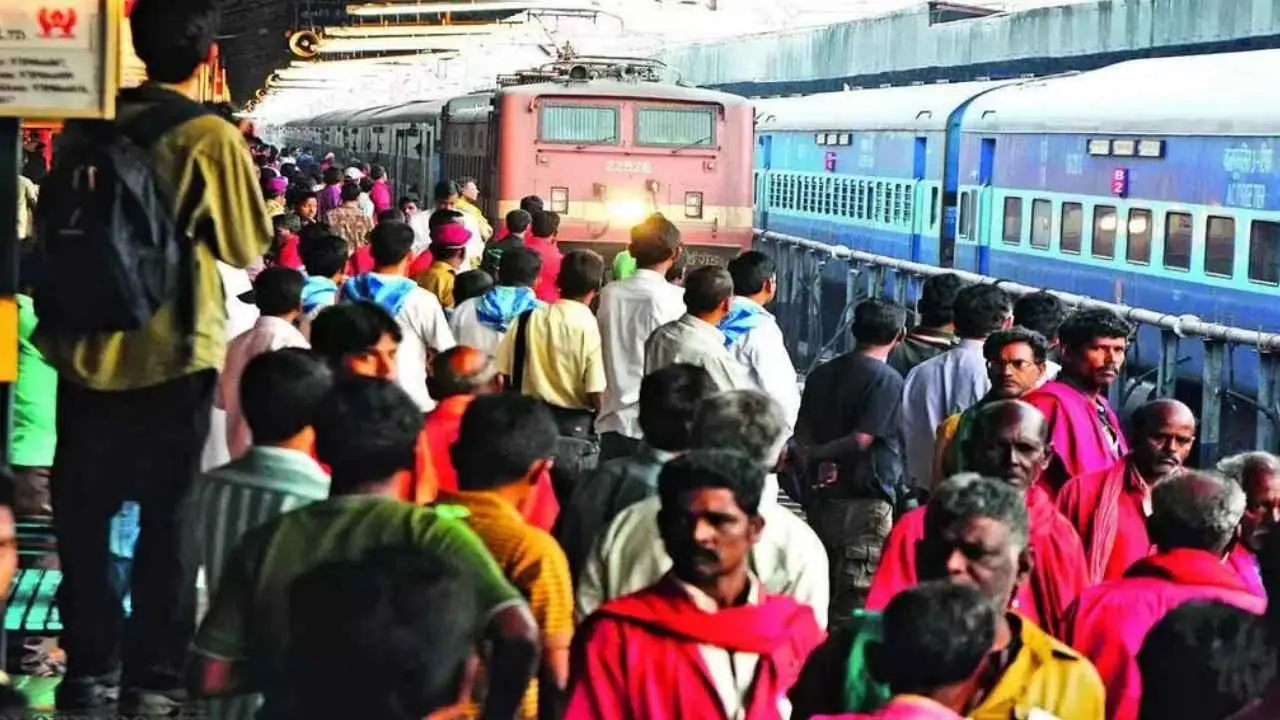 বাড়তে পারে রেলের ভাড়া, জমা পড়ল সুপারিশ, কতটা বৃদ্ধি পাবে?