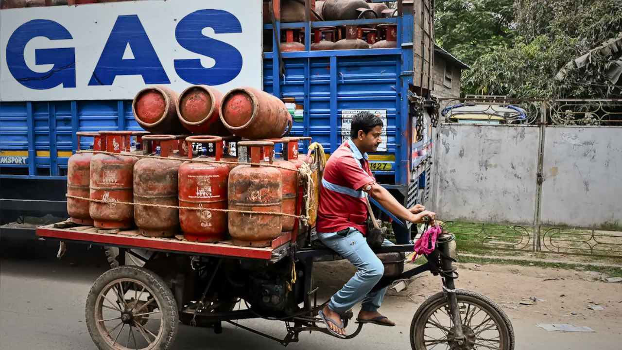 মিটবে LPG সিলিন্ডারের সঙ্কট! প্রথমবার বড় সিদ্ধান্ত নিল সরকার