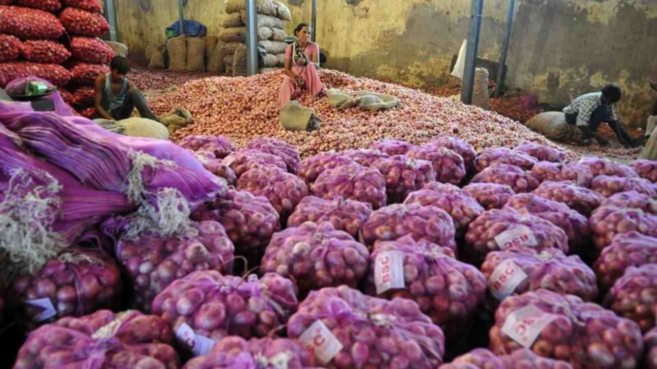 প্রায় ৬০০ টাকা দাম বৃদ্ধি, এবার কাঁদাবে পেঁয়াজ! কত করে বিক্রি হচ্ছে এখন?