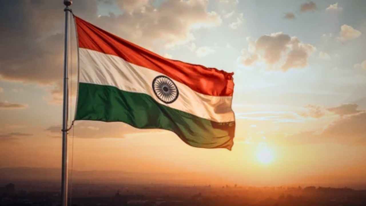 স্বাধীনতা দিবস ও প্রজাতন্ত্র দিবসে পতাকা তোলার ধরণে কী কী ভিন্নতা রয়েছে জানেন?